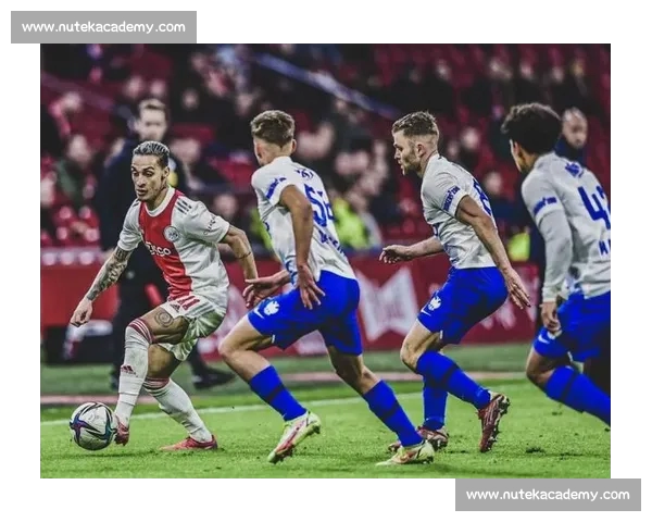 从空中对抗到进球艺术足球头球技术与安全演变全解析发展趋势研究论 从空中对抗到进球艺术足球头球技术与安全演变全解析发展趋势研究论